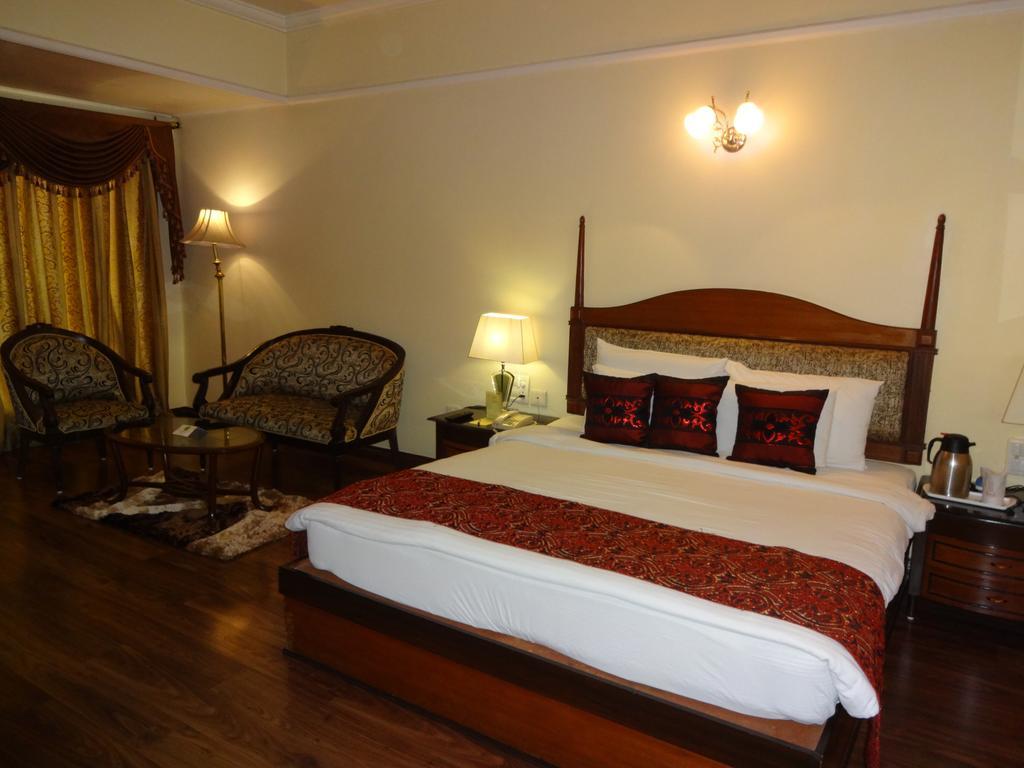 Hotel Babylon International Rāipur Zimmer foto