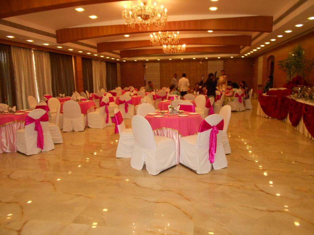 Hotel Babylon International Rāipur Zimmer foto